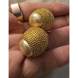 G28 - vintage Erwin Pearl clip-on earrings